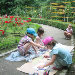 Plener w Ogrodzie Botanicznym - półkolonia w Pracowni Artystycznej "Mali Twórcy"