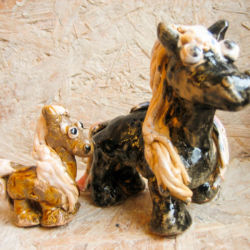 Ceramika dla dzieci, Pracownia Artystyczna "Mali Twórcy" - prace dzieci - koniki